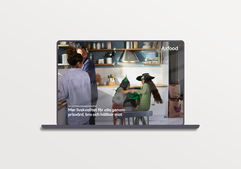 Axfood årsredovisning 2022, producerad av Solberg,  som visas på en laptop