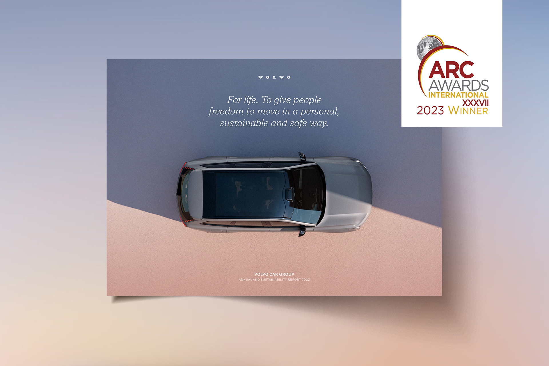 Omslag till Volvo Car Group Annual and Sustainability Report 2022