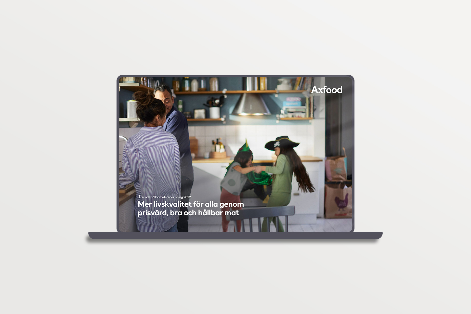 Axfood årsredovisning 2022, producerad av Solberg,  som visas på en laptop